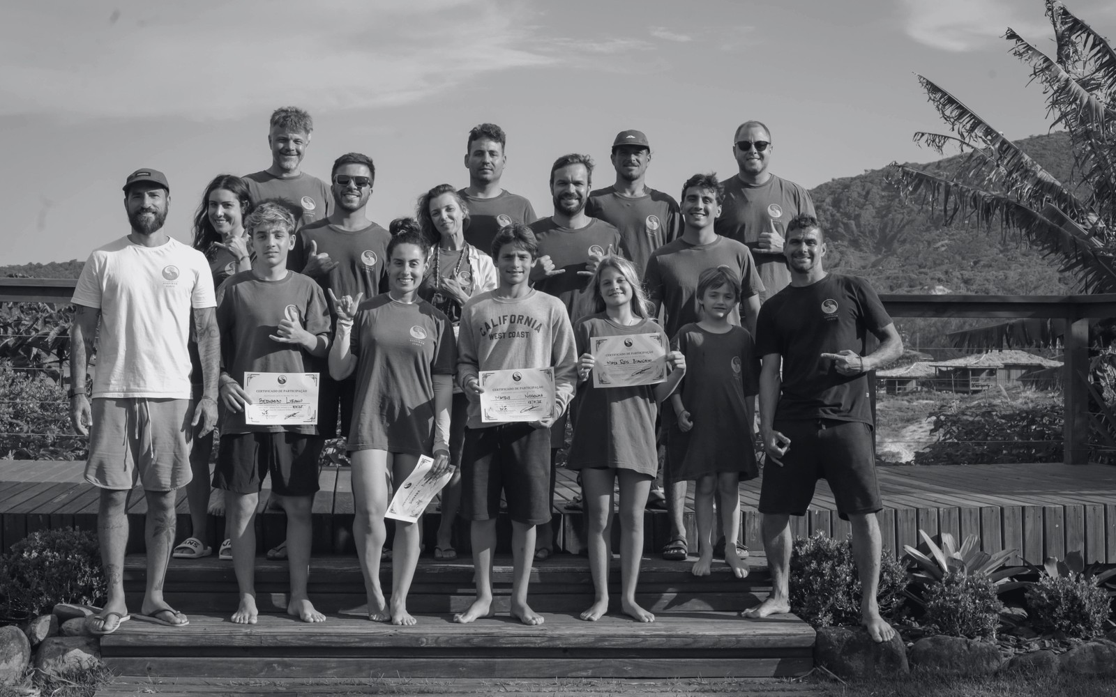 Turma Respirar Surfe com certificados de participação